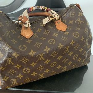 💕💕Authentic Louis Vuitton Speedy 30 💕💕zipper is almost completely off.